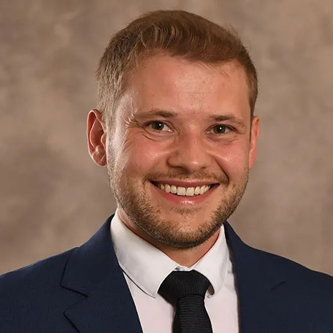 Dr. Gustavo Schneider