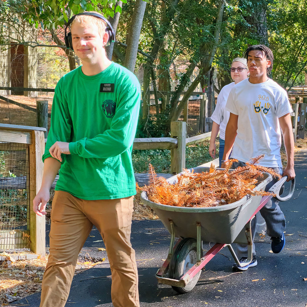 I Love Salisbury volunteers at Salisbury Zoo